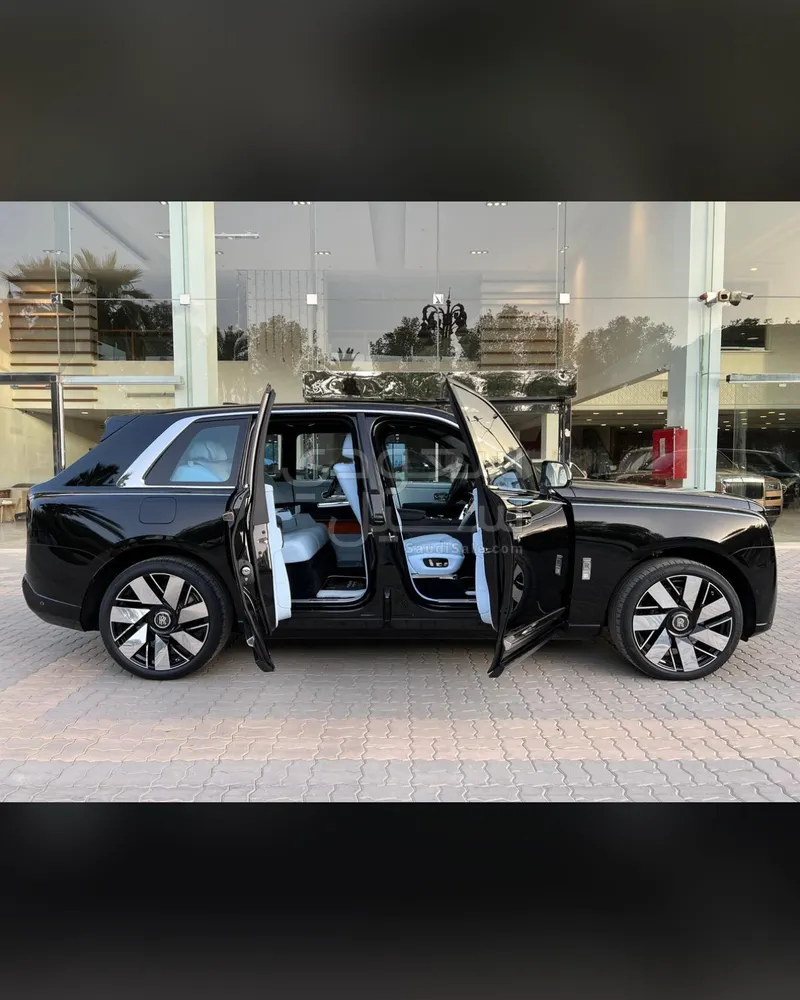 2025 رولز رويس كولينان سلفر بادج