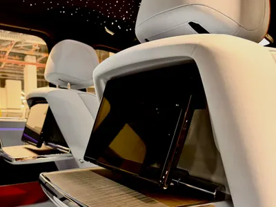 2025 رولز رويس كولينان سلفر بادج