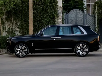 2025 رولز رويس كولينان سلفر بادج