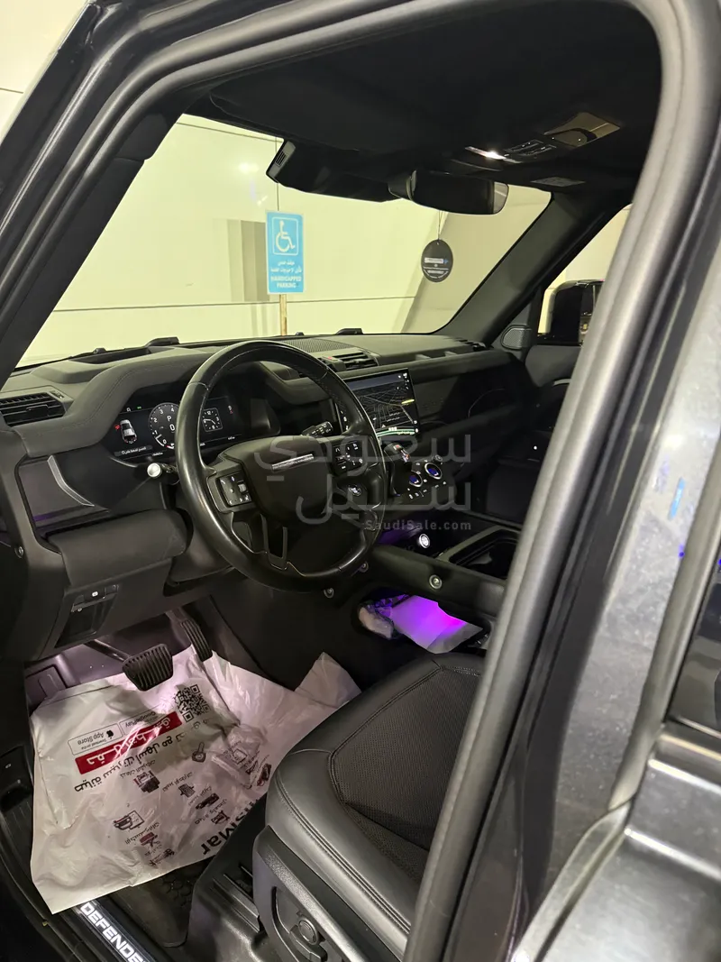 2023 لاند روفر ديفيندر 110