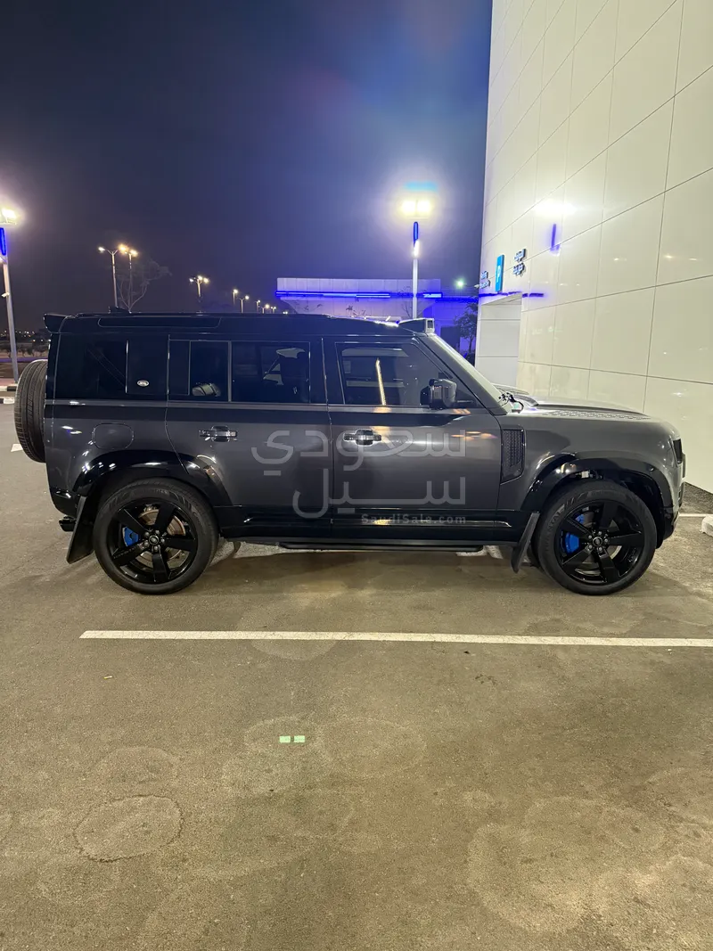 2023 لاند روفر ديفيندر 110