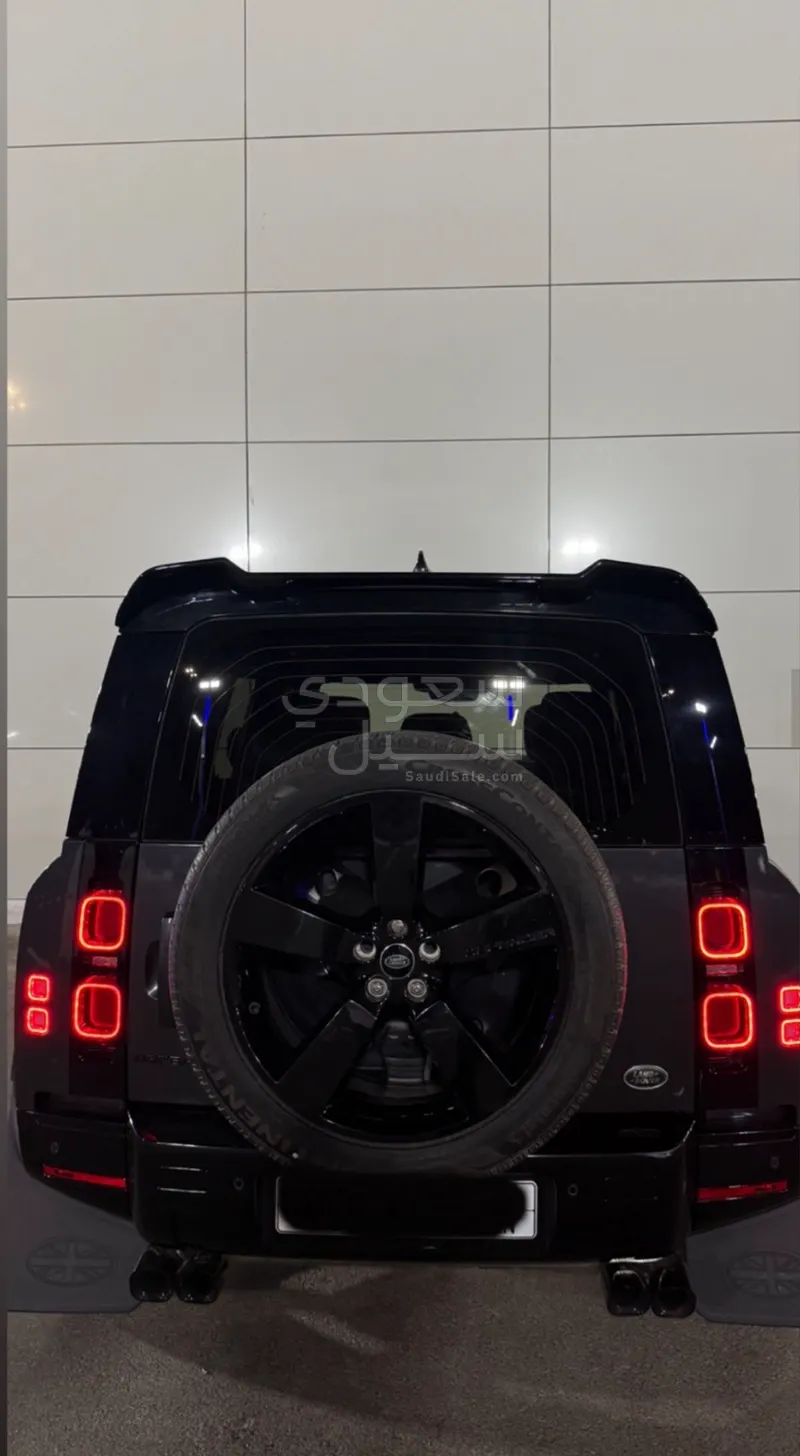 2023 لاند روفر ديفيندر 110