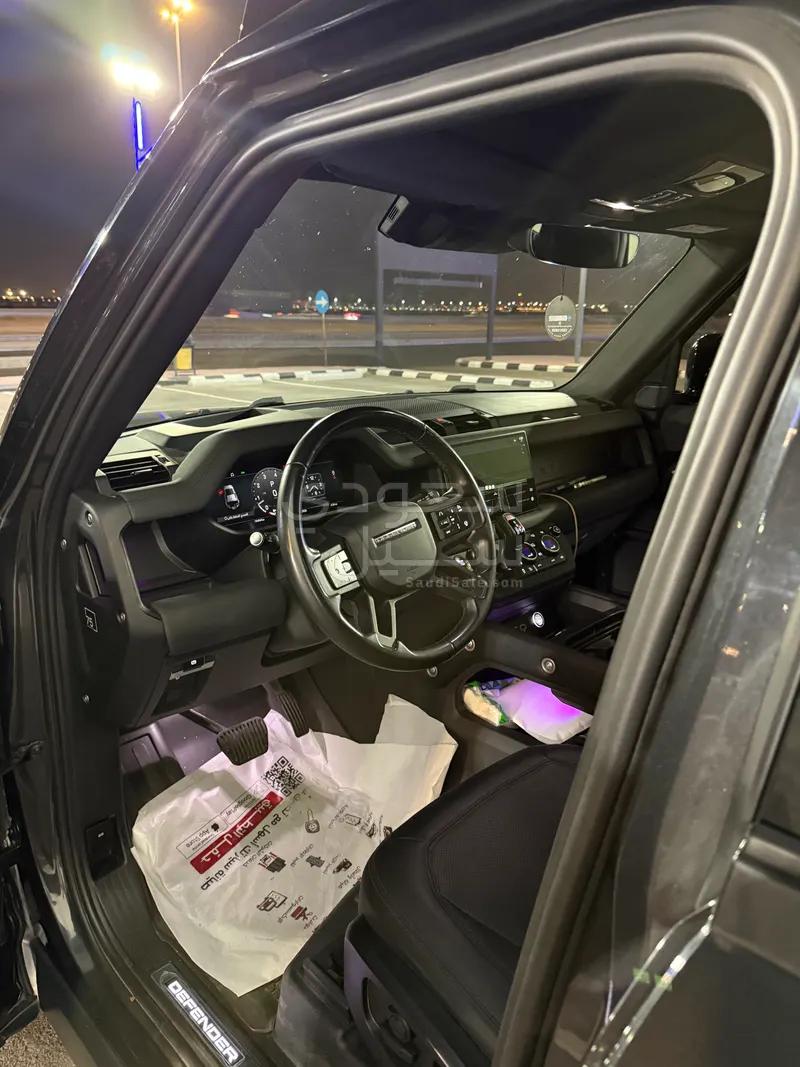 2023 لاند روفر ديفيندر 110