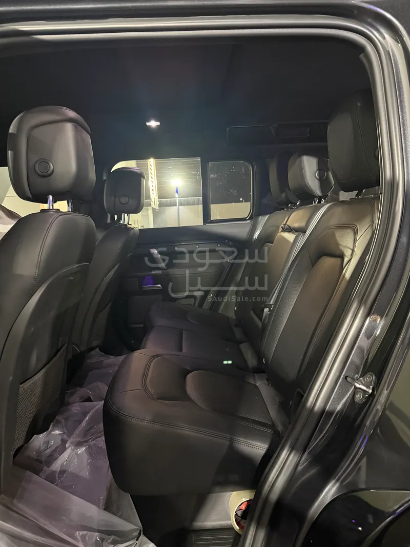 2023 لاند روفر ديفيندر 110