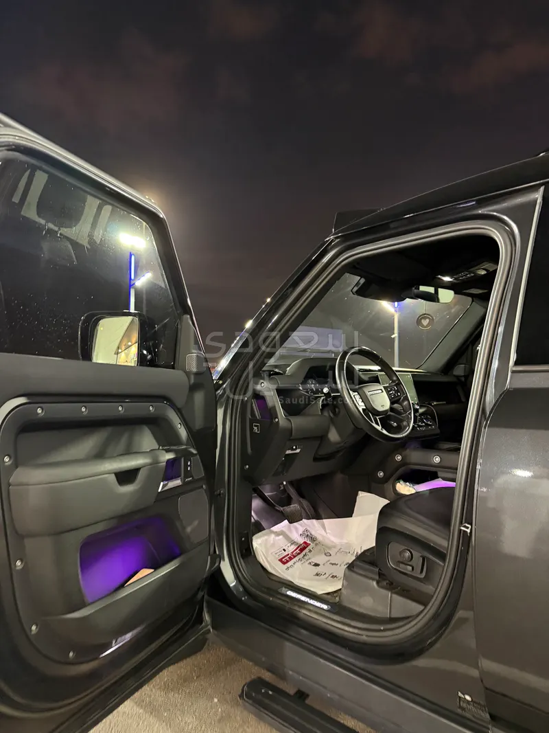 2023 لاند روفر ديفيندر 110