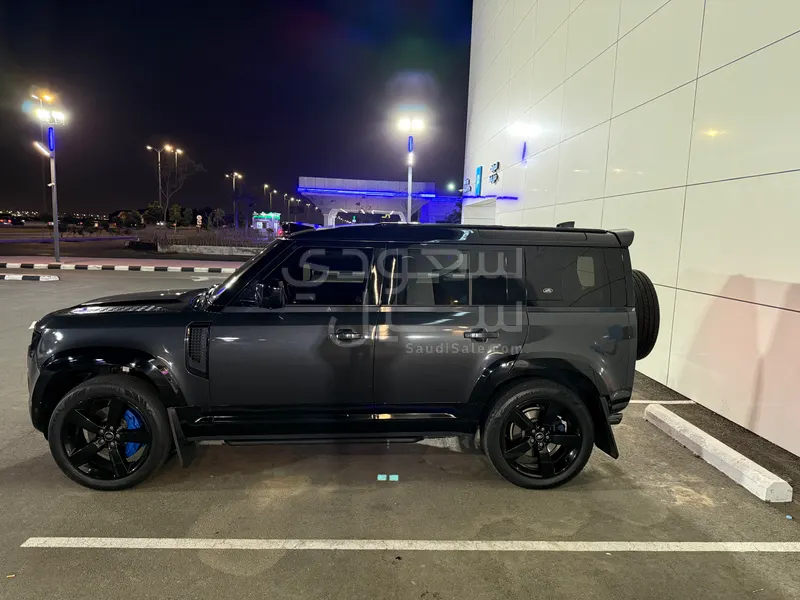 2023 لاند روفر ديفيندر 110
