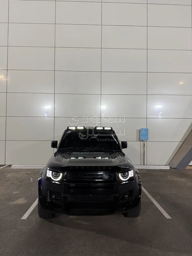 2023 لاند روفر ديفيندر 110