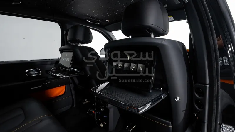 2025 رولز رويس كولينان بلاك بادج