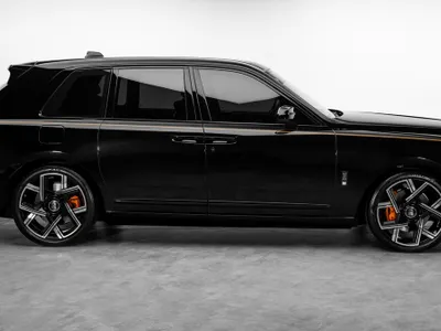 2025 رولز رويس كولينان بلاك بادج