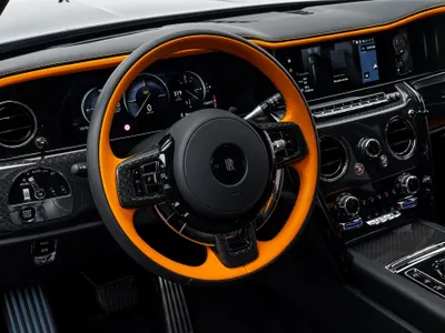 2025 رولز رويس كولينان بلاك بادج