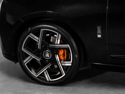2025 رولز رويس كولينان بلاك بادج