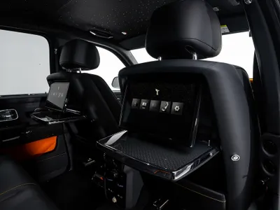 2025 رولز رويس كولينان بلاك بادج