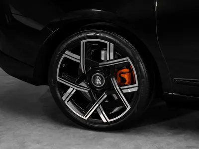 2025 رولز رويس كولينان بلاك بادج