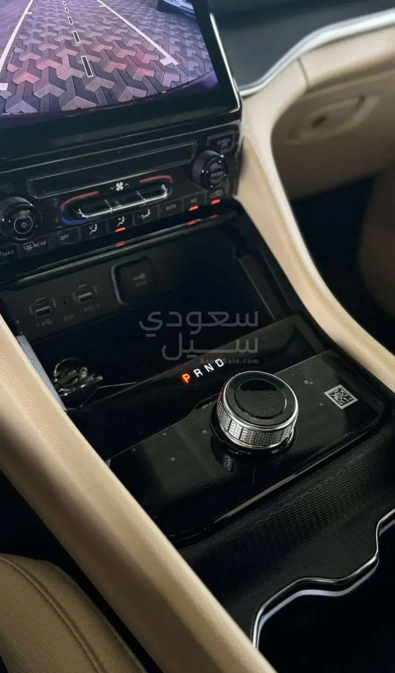 2025 جييب جراند شيروكي لاريدو