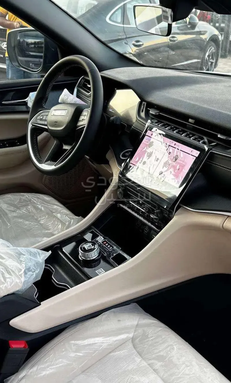 2025 جييب جراند شيروكي لاريدو