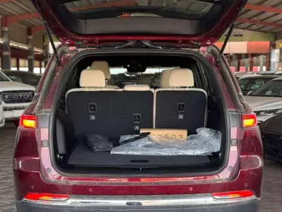 2025 جييب جراند شيروكي لاريدو