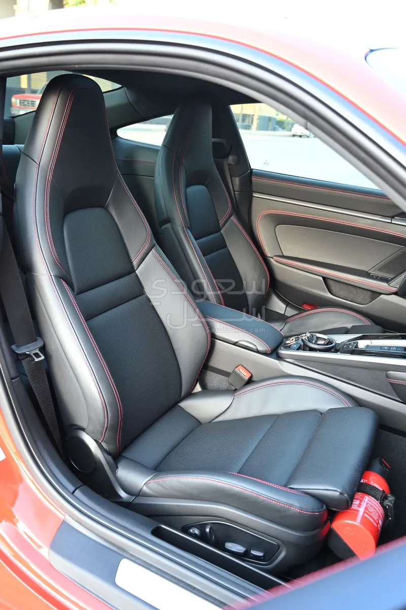 2025 بورش 911 كاريرا