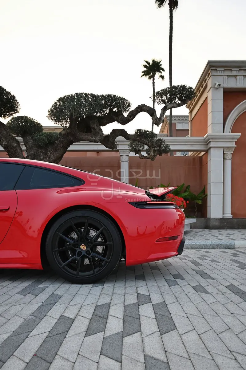 2025 بورش 911 كاريرا