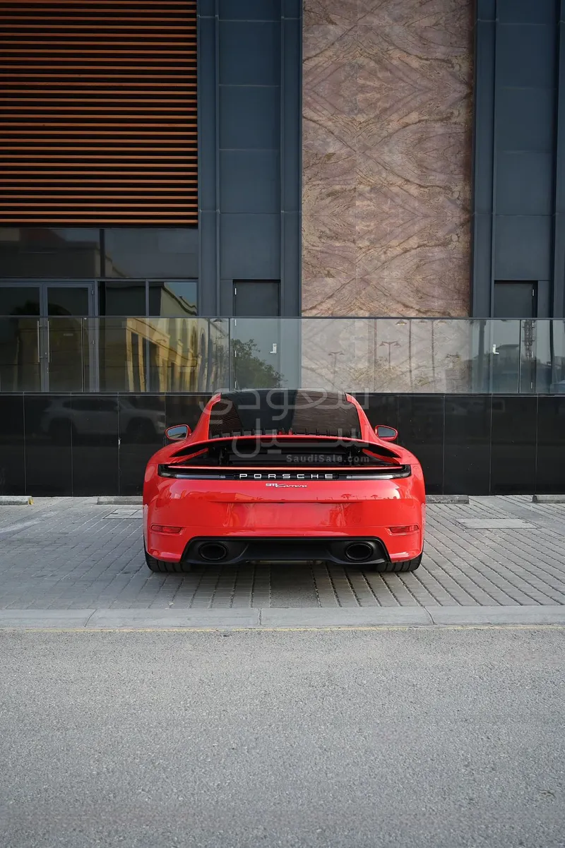 2025 بورش 911 كاريرا