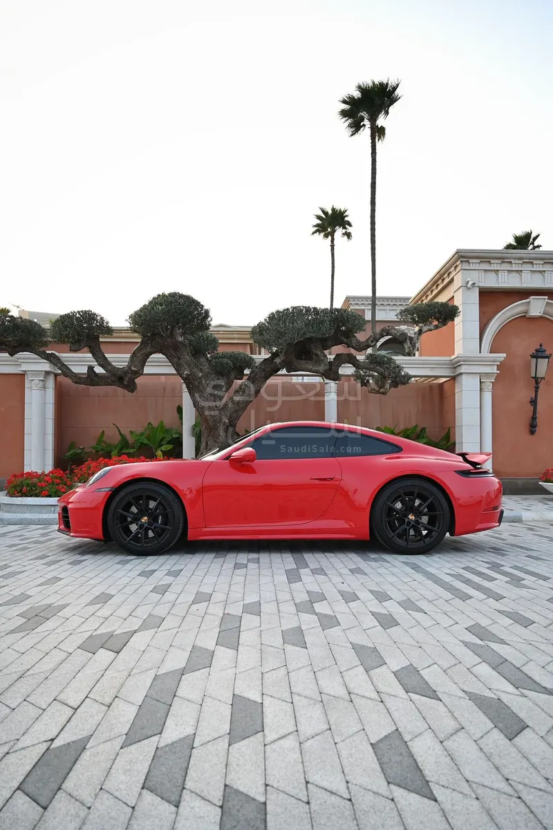 2025 بورش 911 كاريرا