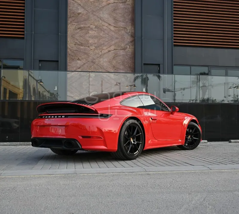 2025 بورش 911 كاريرا