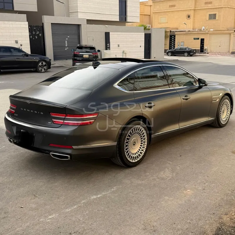 2023 Genesis G 80