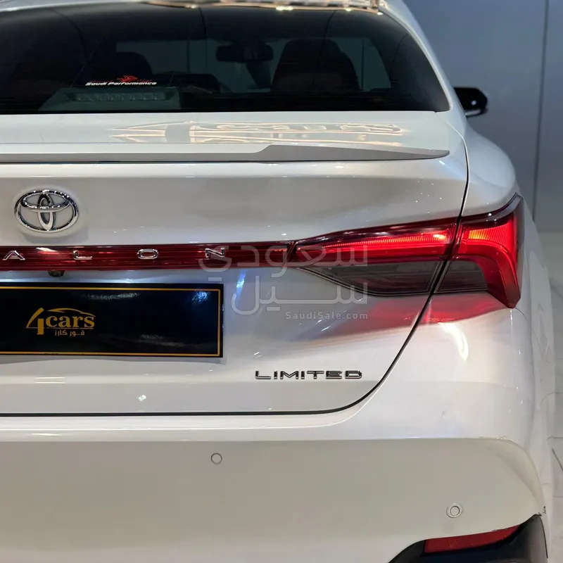 2022 تويوتا افالون ليمتد