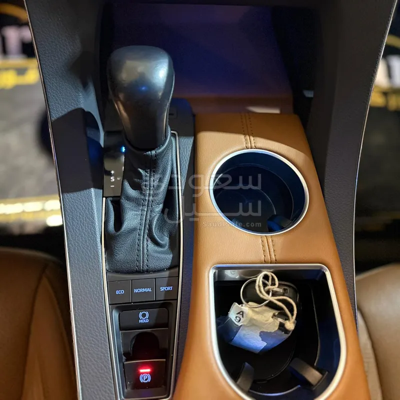 2022 تويوتا افالون ليمتد