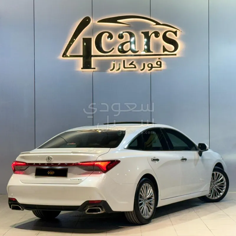 2022 تويوتا افالون ليمتد