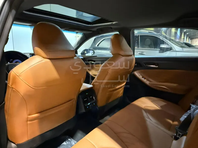 2022 تويوتا افالون ليمتد