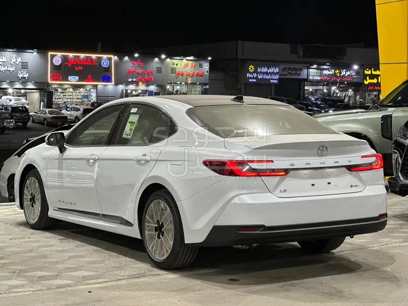 2026 تويوتا كامري ال اي