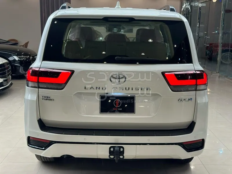 2025 تويوتا لاند كروزر جي اكس ار2