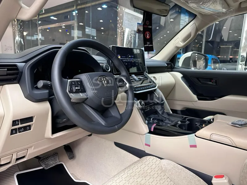 2025 تويوتا لاند كروزر جي اكس ار2