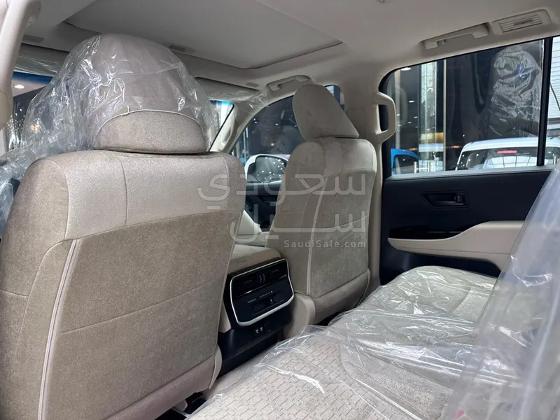 2025 تويوتا لاند كروزر جي اكس ار2