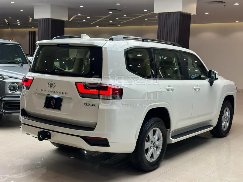 2025 تويوتا لاند كروزر جي اكس ار2