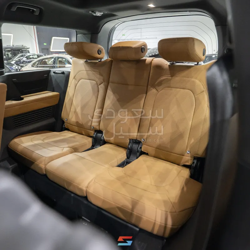 2023 لاند روفر ديفيندر 130