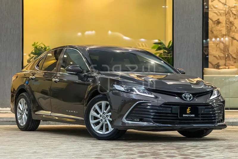 2022 تويوتا كامري جي ال اي