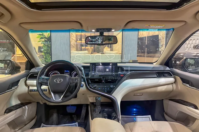 2022 تويوتا كامري جي ال اي