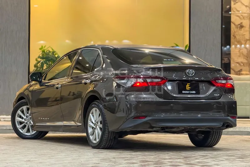 2022 تويوتا كامري جي ال اي