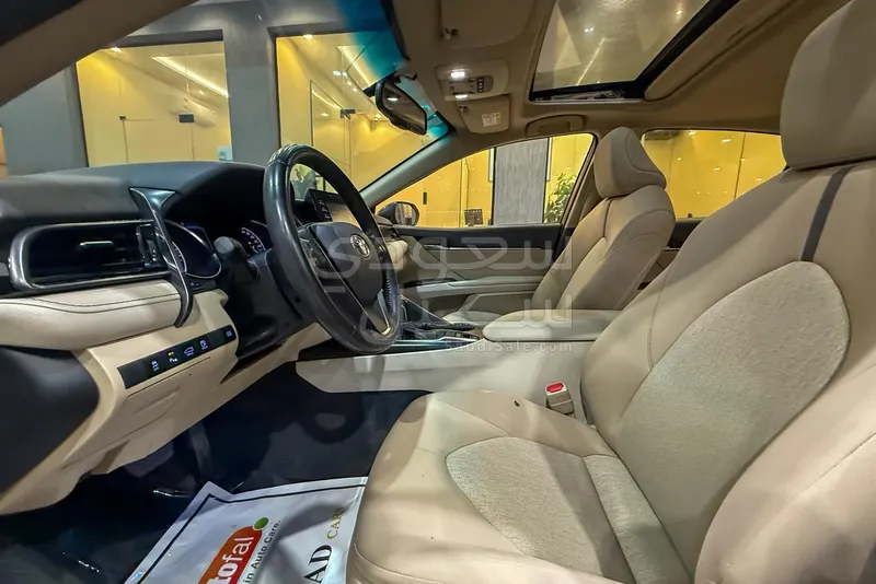 2022 تويوتا كامري جي ال اي