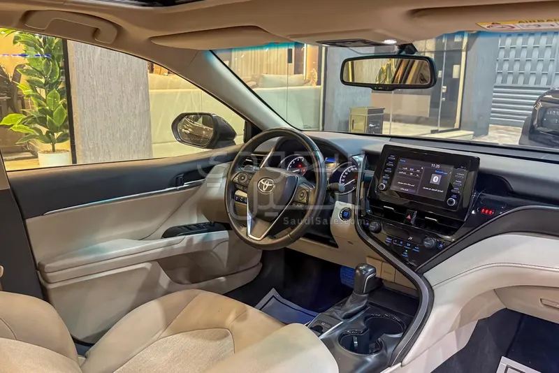 2022 تويوتا كامري جي ال اي