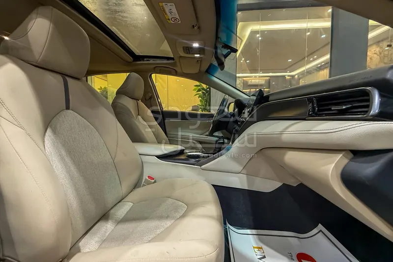 2022 تويوتا كامري جي ال اي