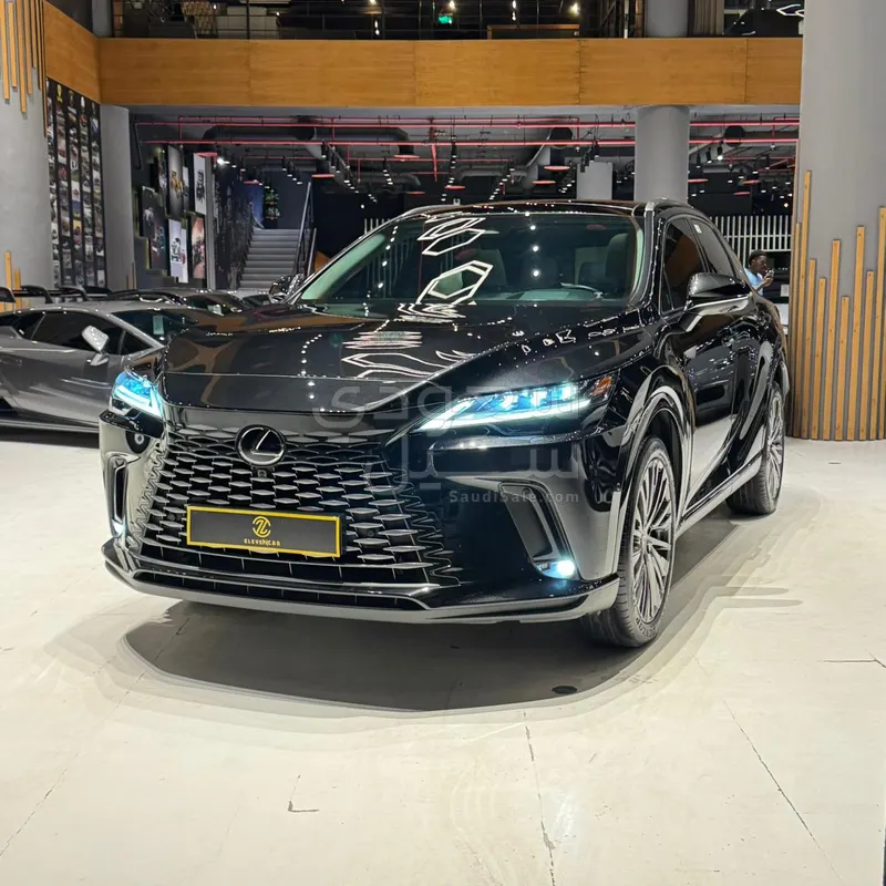 2025 لكزس أر إكس 350