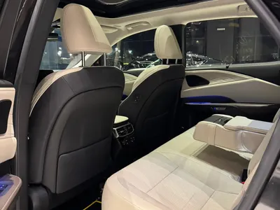 2025 لكزس أر إكس 350