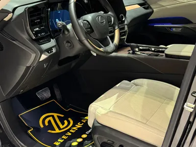 2025 لكزس أر إكس 350