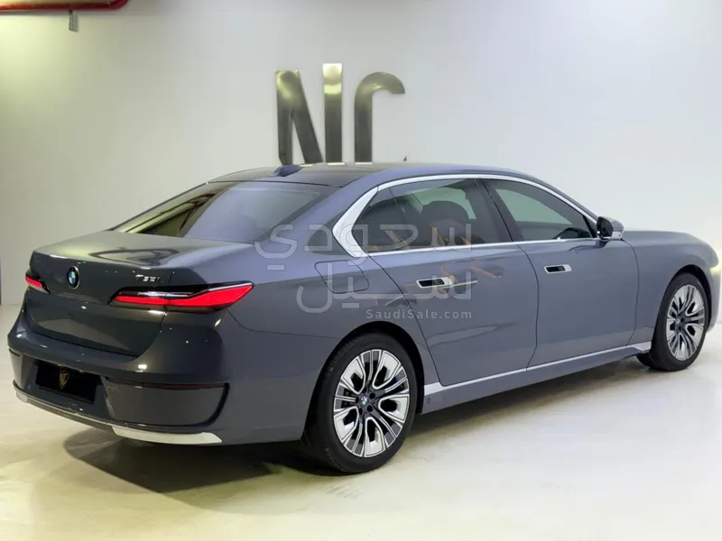 2024 BMW 7 Series 735i