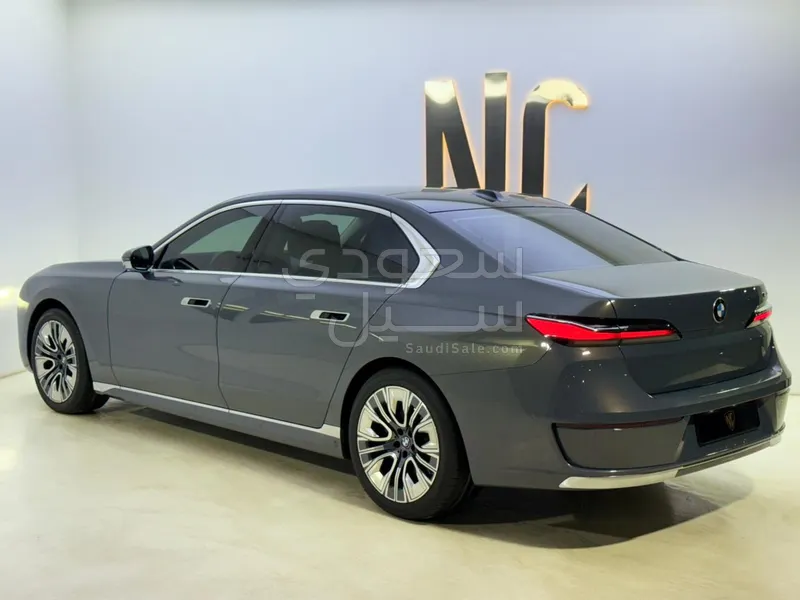 2024 BMW 7 Series 735i