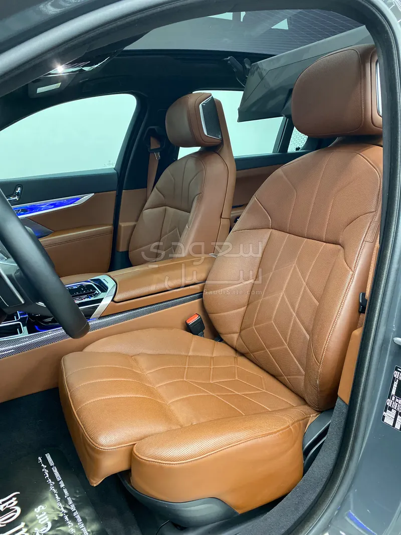 2023 BMW 7 Series 740i
