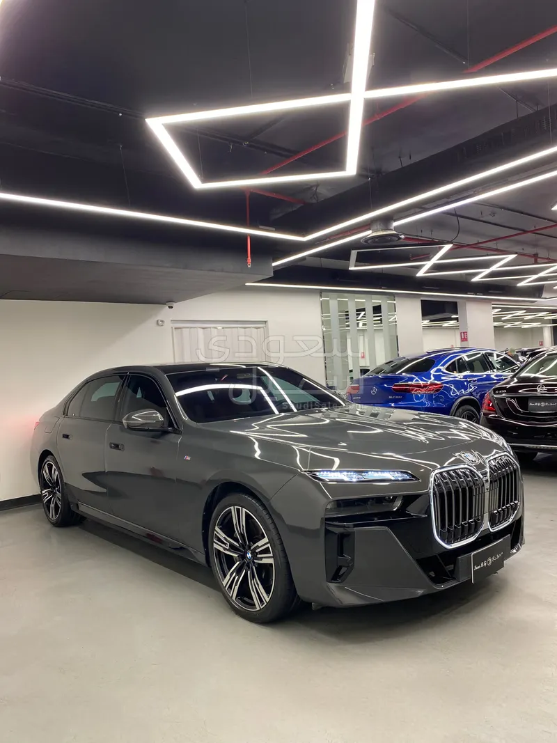 2023 BMW 7 Series 740i