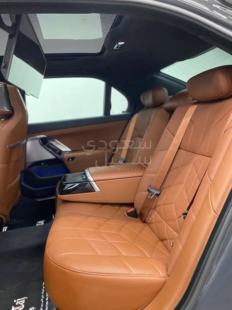 2023 BMW 7 Series 740i